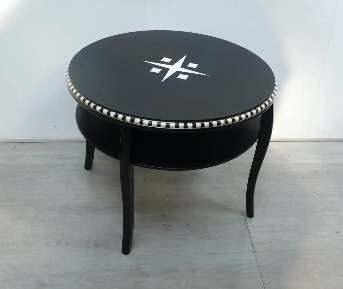 Antiker Salontisch als Couchtisch mit Ablage rund 30er Bauhaus Stil Art Déco Stil 2