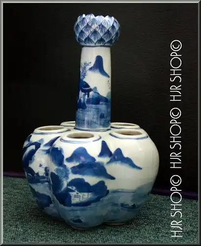 CHINA-VASE - Krokus - oder Tulpen - Vase Porzellan, China, unter dem Stand gemarkt mit sechs Schriftkartuschen: Kangxi /
