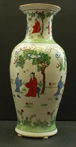 CHINA-Porzellan -Balustervase 20. Jhd. Marke: rote Siegelmarke Sehr schöne Motive gemalt in Aufglasur Mit Goldrand Maße: