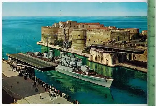 Taranto, offene drehbare Brücke mit ZerstörerVerlag: POST KARTEErhaltung: I-II, unbenutzt, Karte wird in Klarsichthülle