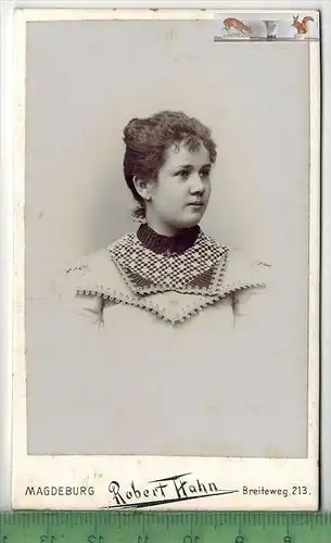Frauenportrait um 1900, Photogr. Atelier  Robert Hahn, Magdeburg, Maße: 10,6 x 6,5 cm, Zustand: gut