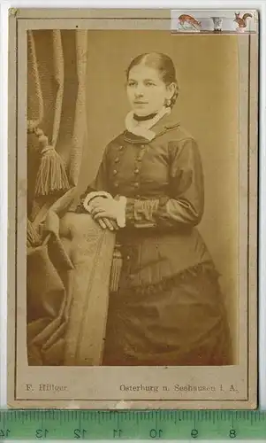 Mädchenfoto um 1900 Photogr. Atelier  Fr. Hillger, Osterburg und Seehausen, Maße: 10,5 x 6,5 cmZustand: gut