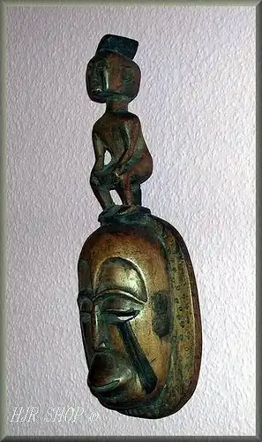 Maske mit Figurenaufsatz. Eventuell Woyo / Kongo, Angola.