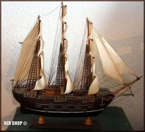 Holzmodell eines Segelschiffes