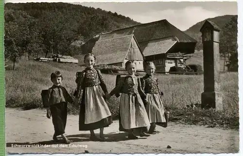 Schwarzwaldkinder auf dem Schulweg 1950/1960, Verlag: Hegri, Oberkirch , POSTKARTE, ohne Frankatur, mit Stempel,