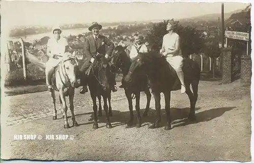 um 1920/1930 Ansichtskarte  „Reitparty,“  ungebrauchte Karte