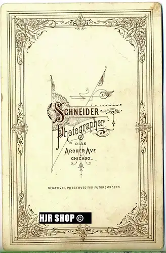 Foto um 1900, Schneider Chicago, Maße 14,3 x 10 cm, auf Pappe aufgeklebt
