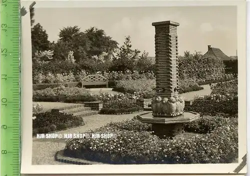 Essen, Grugapark, ca. 1930/1940,  Sammelfoto 9,2 x 7 cm,  Keramikbrunnen