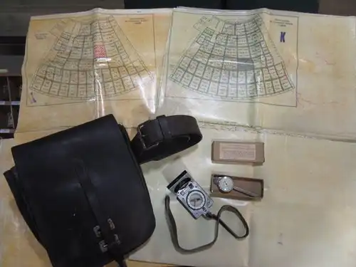 Extrem seltene Karten des deutschen Piloten, komplett mit Tasche und Zubehör. 1942 Jahr
