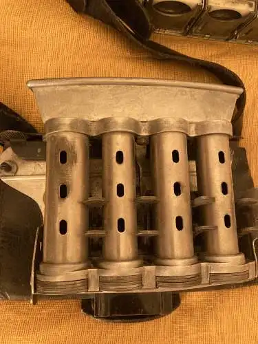 Alter Fahrkartengeldwechsler mit Münzbehälter  von Bus  und Strassenbahn