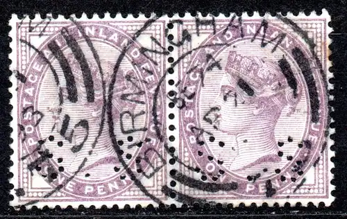 Großbritannien, Mi-Nr. 65 II gest., waagerechtes Paar, Königin Victoria (mit Firmenlochung)