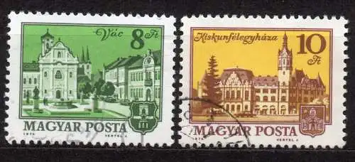 Ungarn, Mi-Nr. 3001 + 3002 gest., Stadtbilder: Vács + Kiskunfelegyháza
