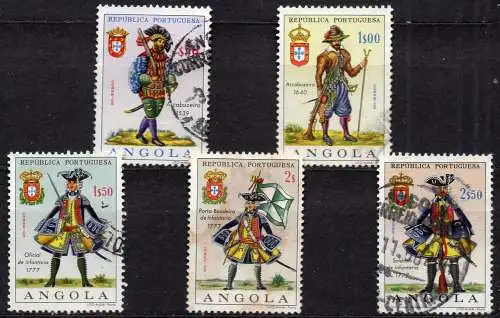 Angola, Mi-Nr. 525, 526, 527, 528 + 529 gest., Militäruniformen