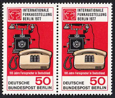 BERLIN 1977 Michel-Nummer 549 postfrisch horiz.PAAR - Internationale Funkausstellung / 100 Jahre Telefon in Deutschland