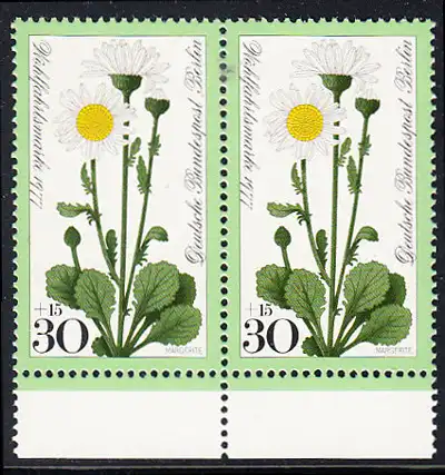 BERLIN 1977 Michel-Nummer 556 postfrisch horiz.PAAR RAND unten - Wiesenblumen: Margerite