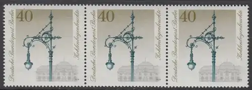 BERLIN 1979 Michel-Nummer 604 postfrisch horiz.STRIP(3) - Historische Straßenlaternen: Elektrische Kohlenbogenleuchte