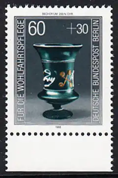 BERLIN 1986 Michel-Nummer 766 postfrisch EINZELMARKE RAND unten - Kostbare Gläser: Becher mit Schlangenfadenmuster