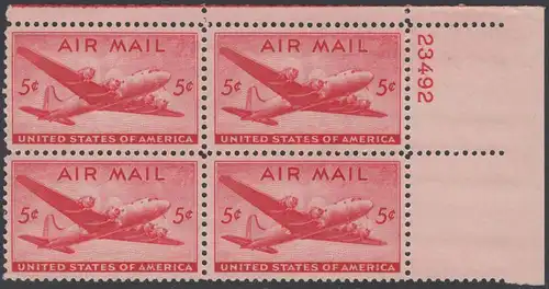 USA Michel 0549 / Scott C032 postfrisch Luftpost-PLATEBLOCK ECKRAND oben rechts m/Platten-# 23492 (a) - Douglas DC-4 Skymaster