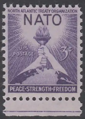 USA Michel 0627 / Scott 1008 postfrisch EINZELMARKE RAND unten - 3 Jahre Nordatlantikpakt (NATO); Globus und Freiheitsfackel 