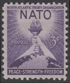 USA Michel 0627 / Scott 1008 postfrisch EINZELMARKE - 3 Jahre Nordatlantikpakt (NATO); Globus und Freiheitsfackel 