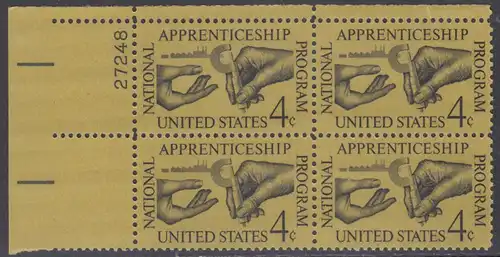 USA Michel 0831 / Scott 1201 postfrisch PLATEBLOCK ECKRAND oben links m/Platten-# 27248 - 25 Jahre nationales Lehrlingsausbildungsgesetz; Facharbeiter übergibt Lehrling Mikrometerschraube