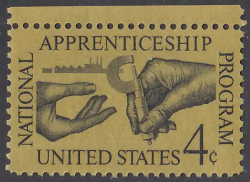 USA Michel 0831 / Scott 1201 postfrisch EINZELMARKE RAND oben - 25 Jahre nationales Lehrlingsausbildungsgesetz; Facharbeiter übergibt Lehrling Mikrometerschraube