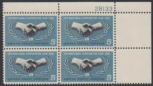 USA Michel 0882 / Scott 1266 postfrisch PLATEBLOCK ECKRAND oben rechts m/Platten-# 28133 - Jahr der internationalen Zusammenarbeit, 20 Jahre Vereinte Nationen (UNO)