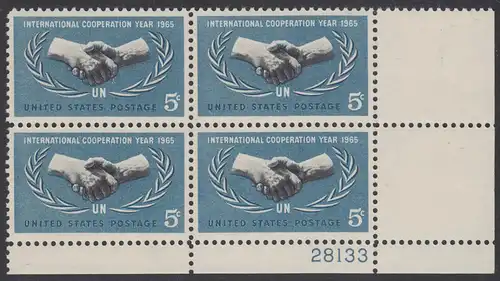 USA Michel 0882 / Scott 1266 postfrisch PLATEBLOCK ECKRAND unten rechts m/Platten-# 28133 - Jahr der internationalen Zusammenarbeit, 20 Jahre Vereinte Nationen (UNO)