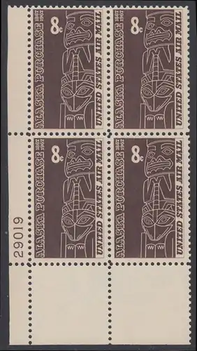 USA Michel 0918 / Scott C070 postfrisch Luftpost-PLATEBLOCK ECKRAND unten links - 100. Jahrestag des Erwerbs von Alaska; Totempfahl des Tlingit-Stammes, Südalaska