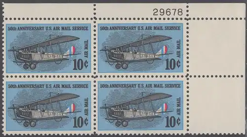 USA Michel 0948 / Scott C074 postfrisch Luftpost-PLATEBLOCK ECKRAND oben rechts m/ Platten-# 29678 (a) - 50 Jahre US-Flugpostdienst; Erstes Postflugzeug Curtiss JN-4 H Jenny