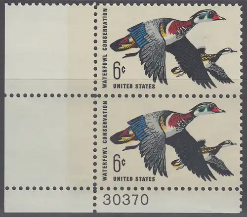 USA Michel 0971 / Scott 1362 postfrisch vert.PAAR ECKRAND unten links m/ Platten-# 30370- Naturschutz: Wasservögel; Brautente 