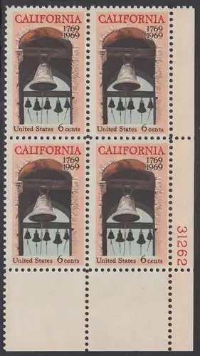 USA Michel 0983 / Scott 1373 postfrisch PLATEBLOCK ECKRAND unten rechts m/ Platten-# 31262 - Besiedelung von Kalifornien; Glockenturm der Carmel-Missio