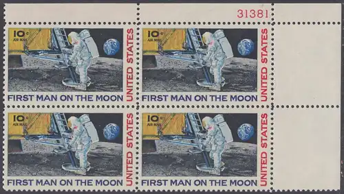 USA Michel 0990 / Scott C076 postfrisch PLATEBLOCK ECKRAND oben rechts m/ Platten-# 31381 - Erste bemannte Mondlandung; Astronaut Neil Armstrong betritt als erster Mensch den Mond