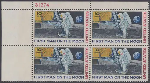 USA Michel 0990 / Scott C076 postfrisch PLATEBLOCK ECKRAND oben links m/ Platten-# 31374 - Erste bemannte Mondlandung; Astronaut Neil Armstrong betritt als erster Mensch den Mond