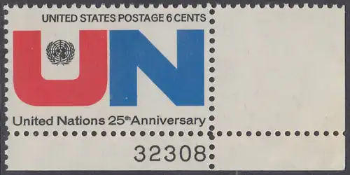 USA Michel 1021 / Scott 1419 postfrisch EINZELMARKE ECKRAND unten rechts m/ Platten-# 32308 - 25 Jahre Vereinte Nationen (UNO): UNO-Emblem, Inschrift 