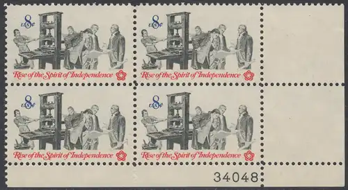 USA Michel 1092 / Scott 1476 postfrisch PLATEBLOCK ECKRAND unten rechts m/ Platten-# 34048 - 200 Jahre Unabhängigkeit der Vereinigten Staaten von Amerika (1976): Nachrichtenwesen zur Kolonialzeit; Patrioten an der Handpresse, Begutachtung der...