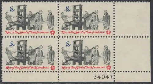 USA Michel 1092 / Scott 1476 postfrisch PLATEBLOCK ECKRAND unten rechts m/ Platten-# 34047 (b) - 200 Jahre Unabhängigkeit der Vereinigten Staaten von Amerika (1976): Nachrichtenwesen zur Kolonialzeit; Patrioten an der Handpresse, Begutachtung der...