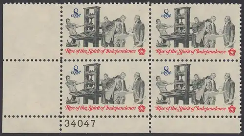 USA Michel 1092 / Scott 1476 postfrisch PLATEBLOCK ECKRAND unten links m/ Platten-# 34047 - 200 Jahre Unabhängigkeit der Vereinigten Staaten von Amerika (1976): Nachrichtenwesen zur Kolonialzeit; Patrioten an der Handpresse, Begutachtung der...