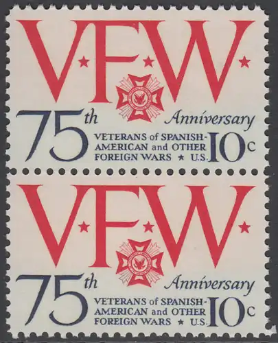 USA Michel 1132 / Scott 1525 postfrisch vert.PAAR - 75 Jahre Veteranen-Vereinigung; Emblem und Initialen