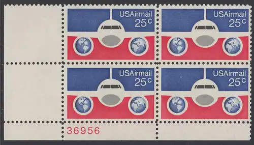 USA Michel 1200 / Scott C089 postfrisch Luftpost-PLATEBLOCK ECKRAND unten links m/ Platten-# 38956 - Flugzeug mit Erdhalbkugeln