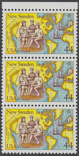 USA Michel 1974 / Scott C117 postfrisch vert.STRIP(3) RAND oben - 350. Jahrestag der Gründung von Neu-Schweden; Kolonisten und Indianer beim Tauschhandel, Landkarten