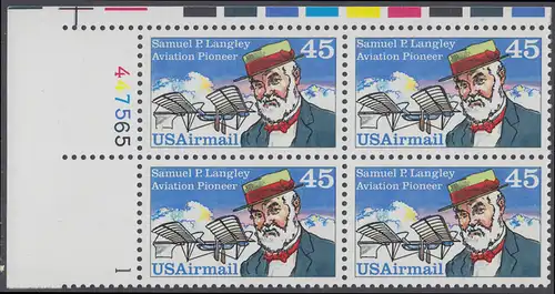 USA Michel 1977 / Scott C118 postfrisch PLATEBLOCK ECKRAND oben links m/ Platten-# 447565 - Luftpost - Flugpioniere: Samuel P. Langley (1834-1906), Astrophysiker, Flugzeugkonstrukteur; Motorflugzeug Aerodrome No. 5 (1896)