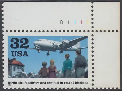 USA Michel 2978 / Scott 3211 postfrisch EINZELMARKE ECKRAND oben rechts m/ Platten-# B1111 - 50. Jahrestag der Errichtung der Berliner Luftbrücke; Douglas C-54 Skymaster im Landeanflug über Trümmerfeld