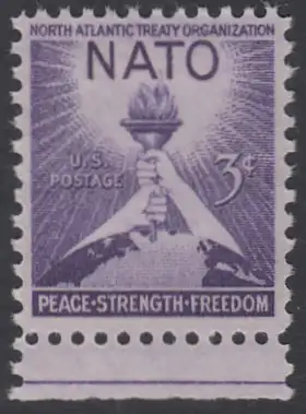 USA Michel 0627 / Scott 1008 postfrisch EINZELMARKE RAND unten (a4) - 3 Jahre Nordatlantikpakt (NATO); Globus und Freiheitsfackel 