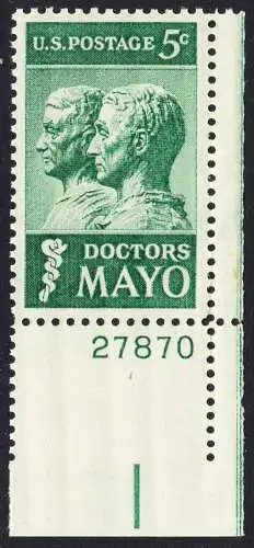 USA Michel 0865 / Scott 1251 postfrisch EINZELMARKE ECKRAND unten rechts m/ Platten-# 27870 - 25. Todestag der Brüder Mayo; Ärzte und Gründer der Mayo-Klinik in Rochester