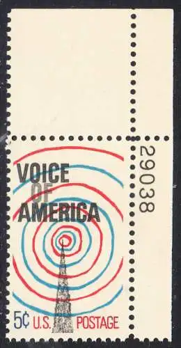 USA Michel 0927 / Scott 1329 postfrisch EINZELMARKE ECKRAND oben rechts m/ Platten-# 29038 - Radiosender „Stimme Amerikas“; Sendemast mit ausstrahlenden Radiowellen
