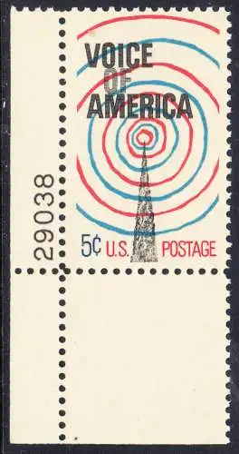 USA Michel 0927 / Scott 1329 postfrisch EINZELMARKE ECKRAND unten links m/ Platten-# 29038 - Radiosender „Stimme Amerikas“; Sendemast mit ausstrahlenden Radiowellen