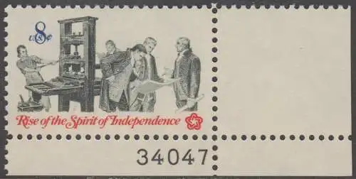 USA Michel 1092 / Scott 1476 postfrisch EINZELMARKE ECKRAND unten rechts m/ Platten-# 34047 - 200 Jahre Unabhängigkeit der Vereinigten Staaten von Amerika (1976): Nachrichtenwesen zur Kolonialzeit; Patrioten an der Handpresse, Begutachtung der...