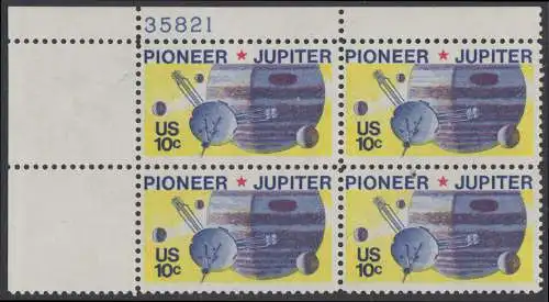 USA Michel 1164 / Scott 1556 postfrisch PLATEBLOCK ECKRAND oben links m/ Platten-# 35821 (Gumm.beeintr.) - Pioneer-Programm zur Erforschung des Planeten Jupiter; Raumsonde Pioneer, Planet Jupiter mit Monden