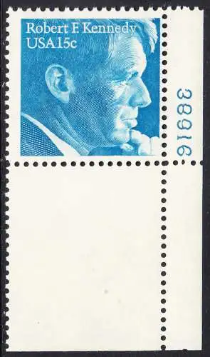 USA Michel 1371 / Scott 1770 EINZELMARKE ECKRAND unten rechts m/ Platten-# 38916 - Robert Francis Kennedy, Politiker